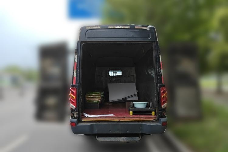 Used Iveco Daily 2014 2.8T-A35 NJ6494ACZ43S4 Trunk