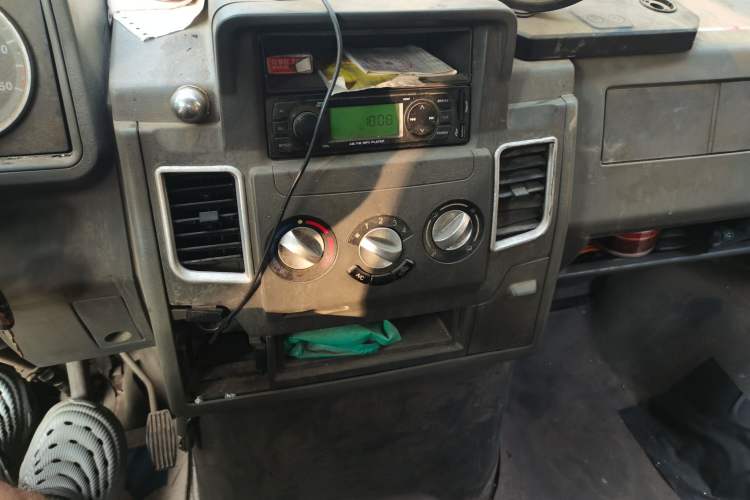 Used Iveco Daily 2014 2.5T-A35 NJ6484ACM47Z4 Audio And AC Panel