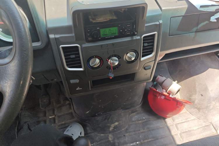Used Iveco Daily 2014 2.5T-A35 NJ6484ACM47Z4 Audio And AC Panel