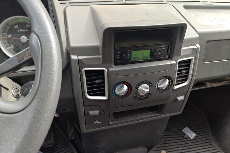 Used Iveco Daily 2014 2.8T-V35 NJ5044XXYQ3A43S4 Audio And AC Panel