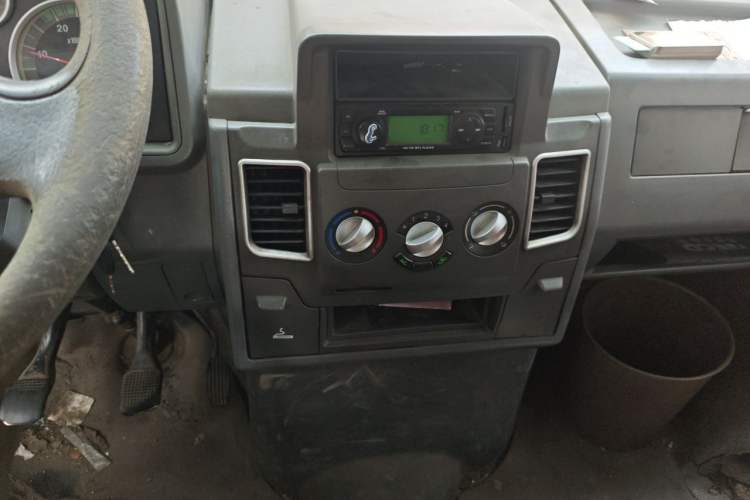 Used Iveco Daily 2014 2.5T-A35 NJ6484ACM47Z4 Audio And AC Panel