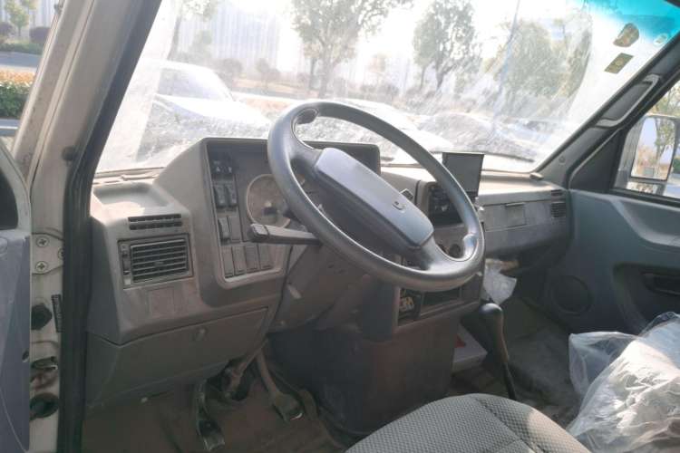 Used Iveco Daily 2014 2.5T-A35 NJ6484ACM47Z4 Center Console