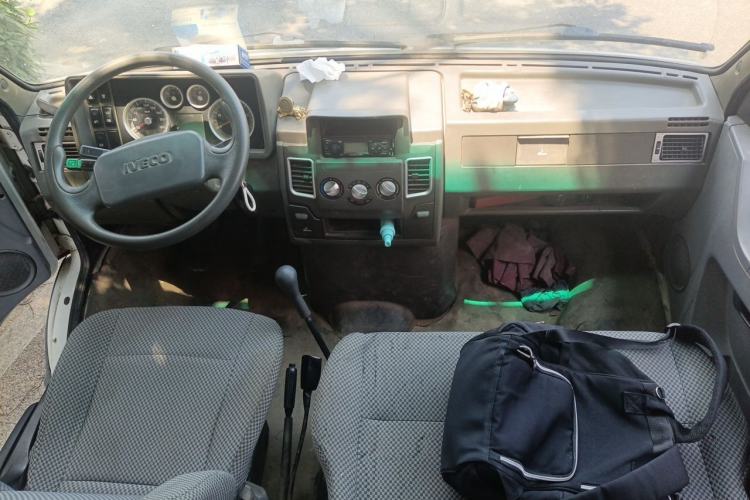 Used Iveco Daily 2014 2.5T-A35 NJ6484ACM47Z4 Center Console