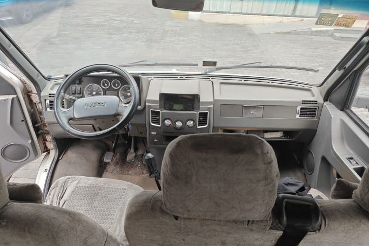 Used Iveco Daily 2014 2.5T-A35 NJ6484ACM47Z4 Center Console