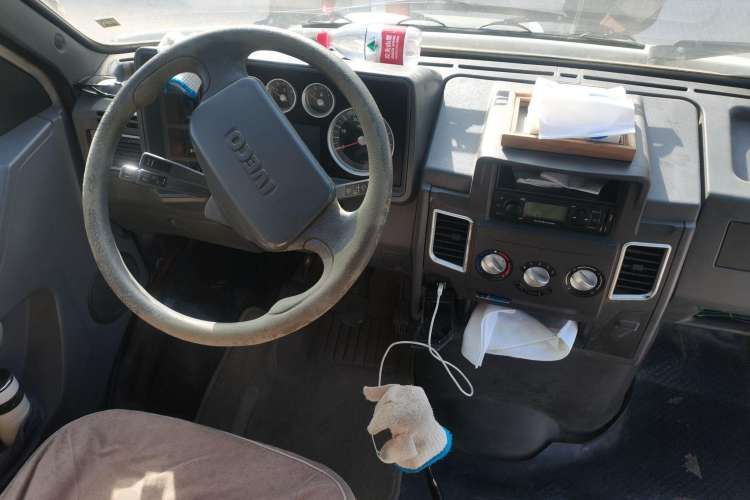 Used Iveco Daily 2014 2.8T - A40 NJ6604AC43S4 Center Console