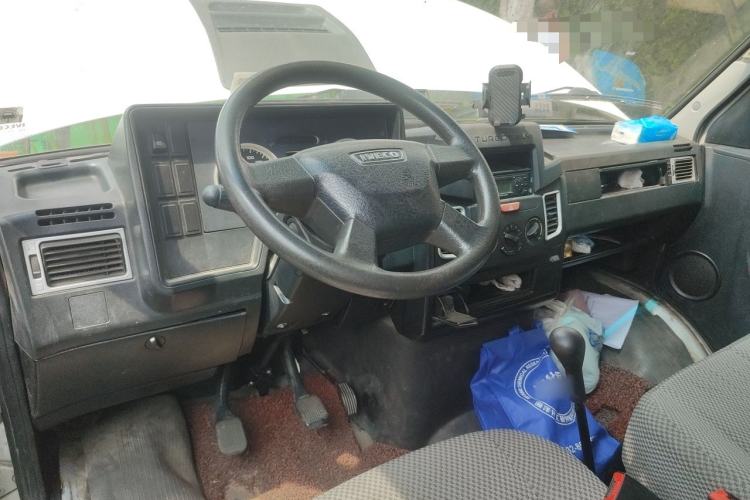 Used Iveco Daily 2014 2.8T-V35 NJ5044XXYQZA43S4 Center Console