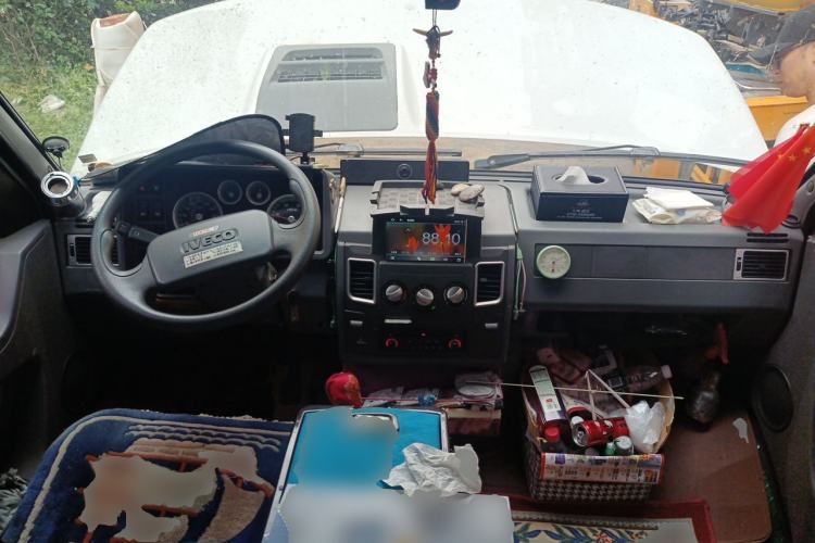 Used Iveco Daily 2014 2.5T-A35 NJ6484ACM47Z4 Center Console