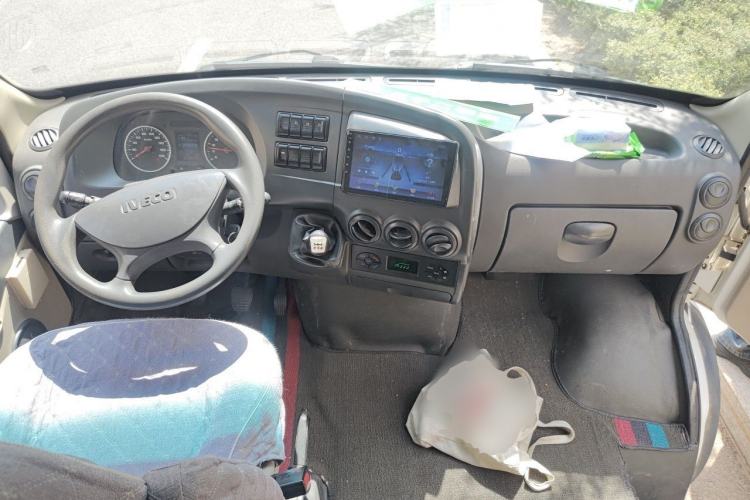 Used Iveco Daily 2014 2.5T-A35 NJ6484ACM47Z4 Center Console