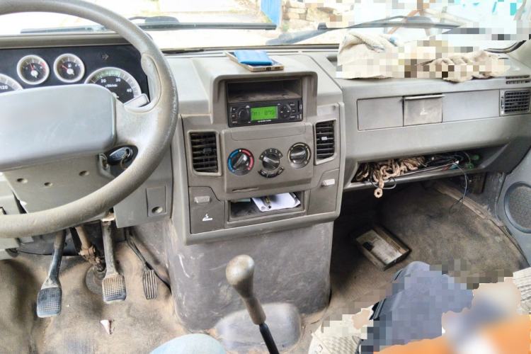 Used Iveco Daily 2014 2.5T-A35 NJ6484ACM47Z4 Center Console