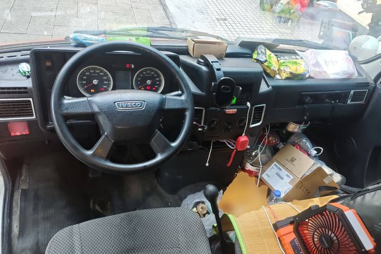 Used Iveco Daily 2014 2.8T-V35 NJ5044XXYQZA43S4 Center Console