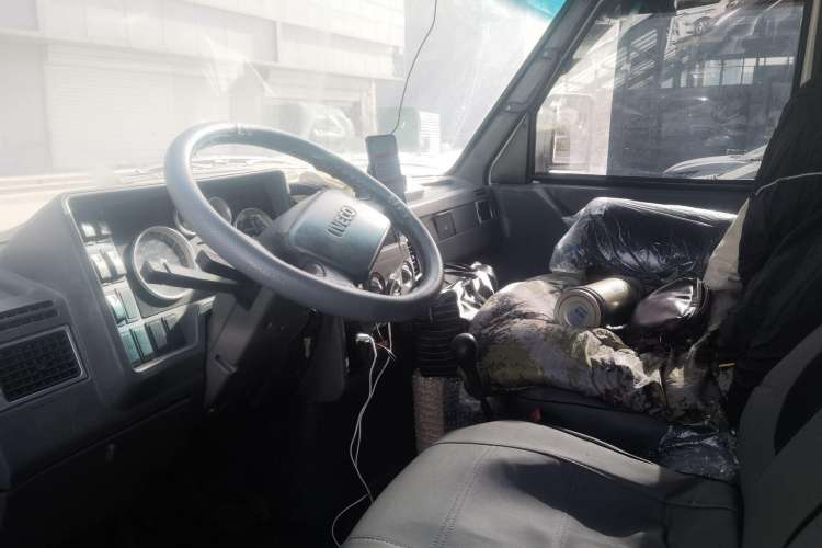 Used Iveco Daily 2014 2.5T-A35 NJ6484ACM47Z4 Center Console