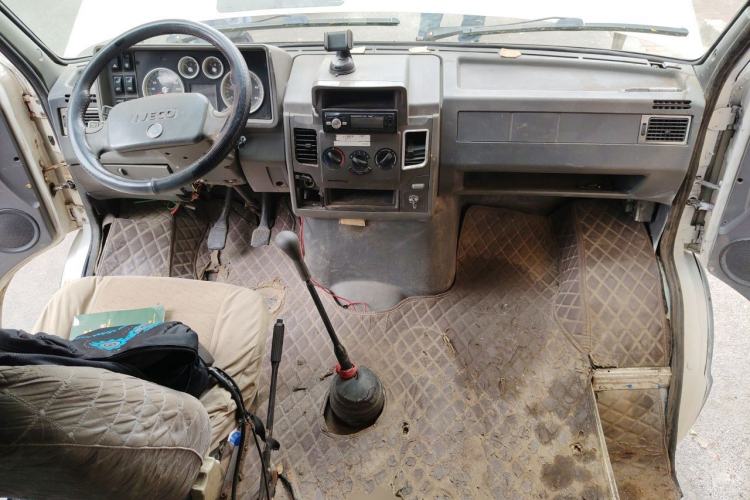 Used Iveco Daily 2014 2.5T-A35 NJ6484ACM47Z4 Center Console