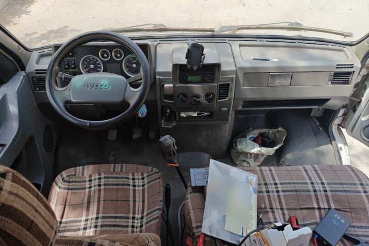 Used Iveco Daily 2014 2.5T-A35 NJ6485AC47Z4 Center Console