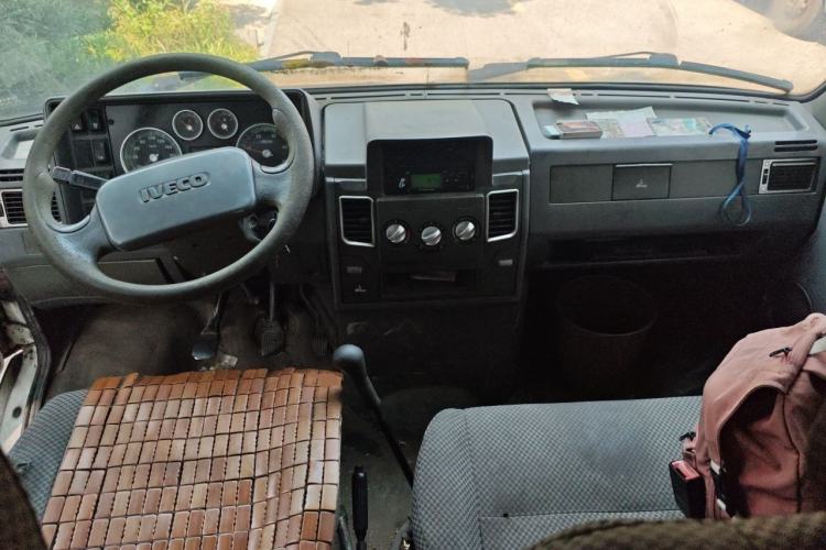 Used Iveco Daily 2014 2.5T-A35 NJ6484ACM47Z4 Center Console