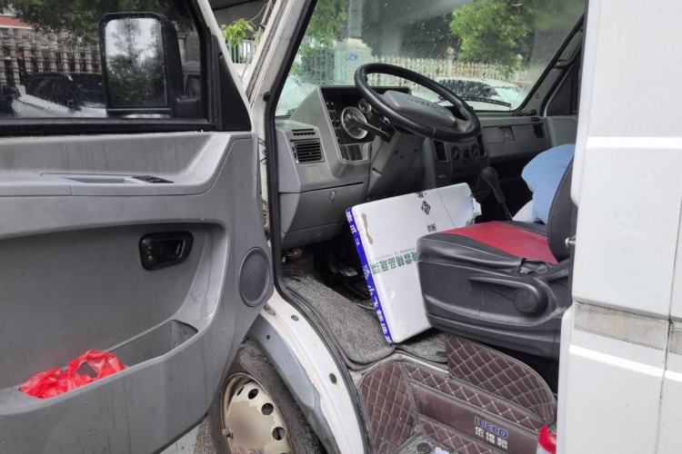 Used Iveco Daily 2014 2.8T-V35 NJ5044XXYQZA43S4 Driver Seat