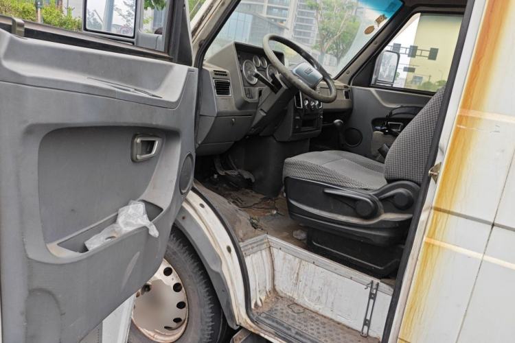 Used Iveco Daily 2014 2.5T-A35 NJ6484ACM47Z4 Driver Seat
