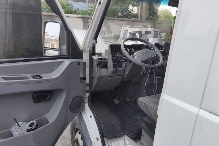 Used Iveco Daily 2014 2.5T-A35 NJ6484ACM47Z4 Driver Seat