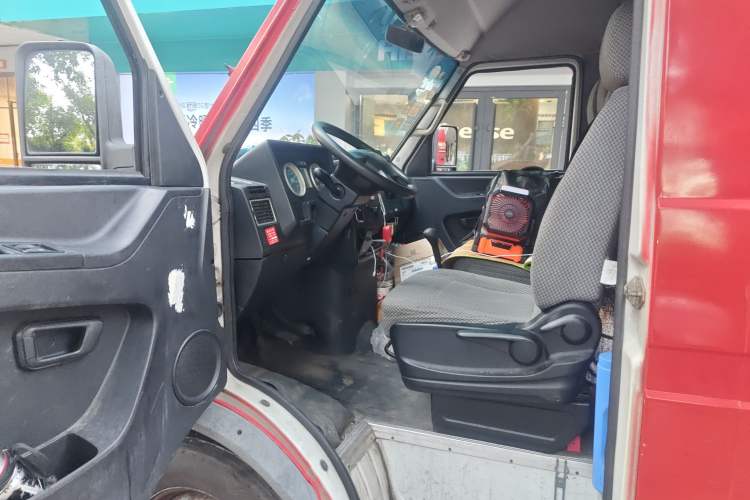 Used Iveco Daily 2014 2.8T-V35 NJ5044XXYQZA43S4 Driver Seat