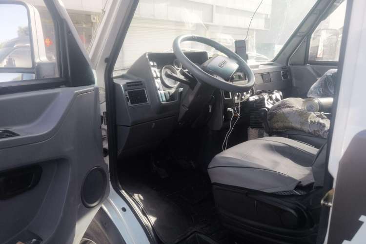 Used Iveco Daily 2014 2.5T-A35 NJ6484ACM47Z4 Driver Seat