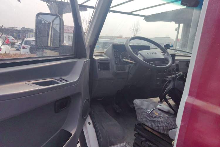 Used Iveco Daily 2014 2.8T-V40 NJ5044XXY3A43S4 Driver Seat