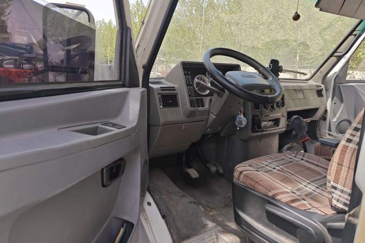 Used Iveco Daily 2014 2.5T-A35 NJ6485AC47Z4 Driver Seat