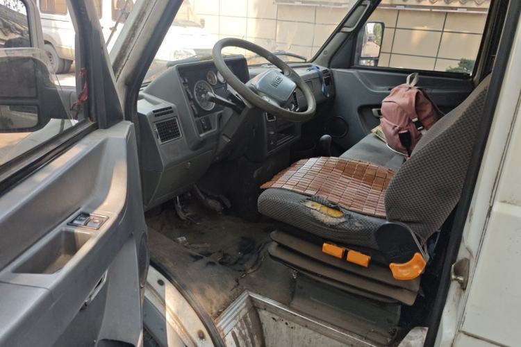 Used Iveco Daily 2014 2.5T-A35 NJ6484ACM47Z4 Driver Seat