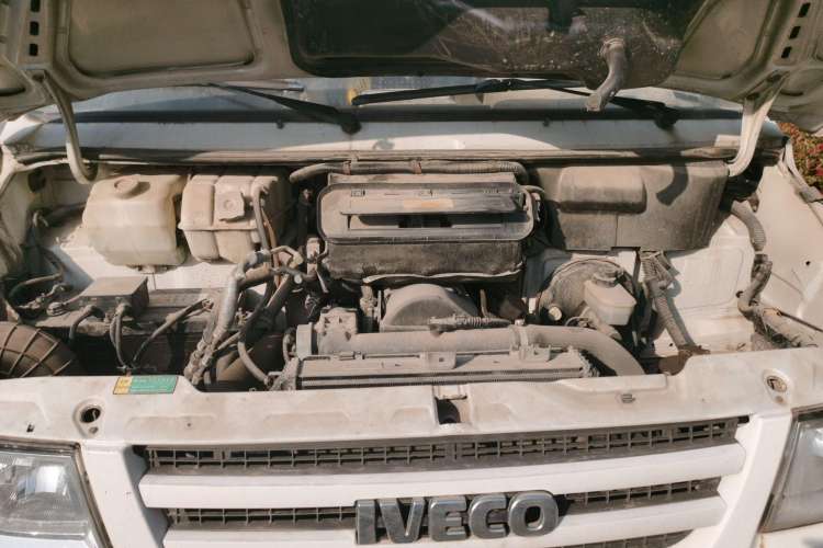 Used Iveco Daily 2014 2.5T-A35 NJ6484ACM47Z4 Engine Bay
