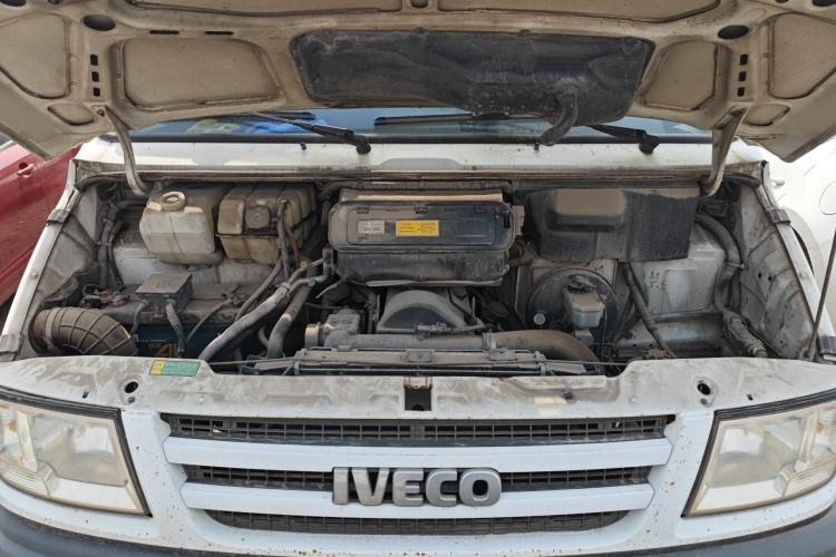 Used Iveco Daily 2014 2.8T-V35 NJ5044XXYQ3A43S4 Engine Bay