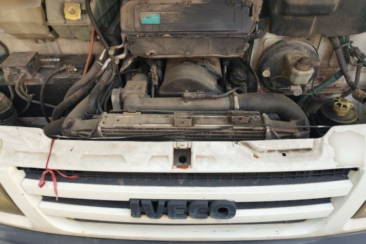 Used Iveco Daily 2014 2.5T-A35 NJ6484ACM47Z4 Engine Bay