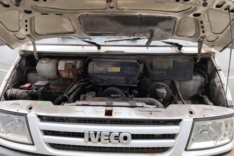 Used Iveco Daily 2014 2.5T-A35 NJ6484ACM47Z4 Engine Bay
