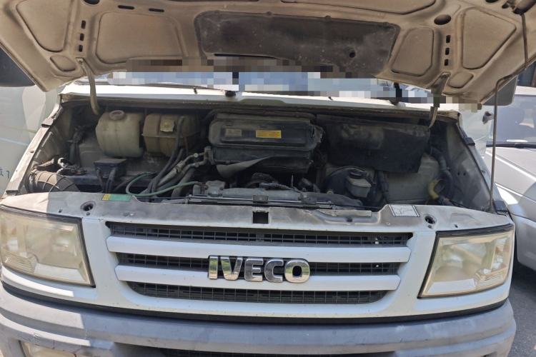 Used Iveco Daily 2014 2.5T-A35 NJ6484ACM47Z4 Engine Bay