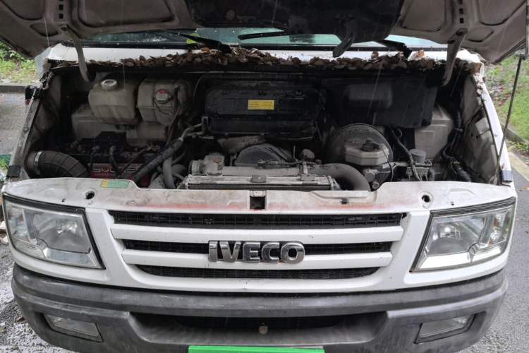 Used Iveco Daily 2014 2.8T-V35 NJ5044XXYQZA43S4 Engine Bay