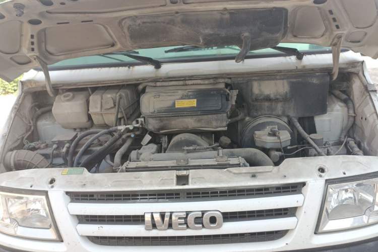 Used Iveco Daily 2014 2.8T-V35 NJ5044XXYQ3A43S4 Engine Bay