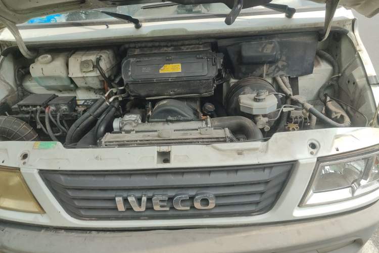 Used Iveco Daily 2014 2.8T-V35 NJ5044XXYQZA43S4 Engine Bay