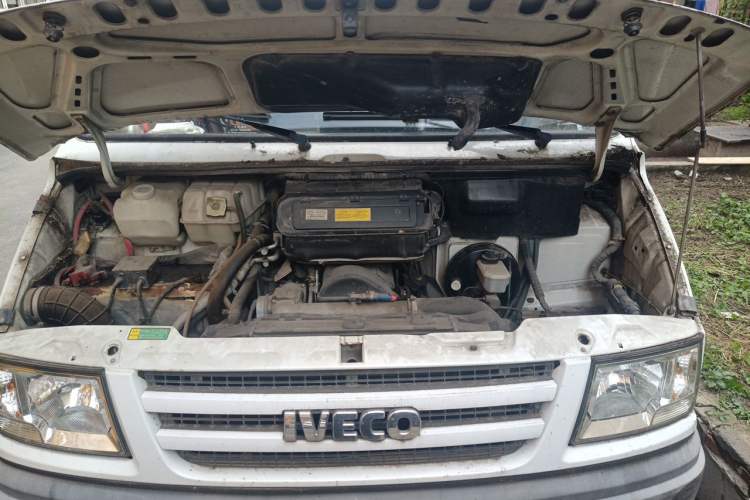 Used Iveco Daily 2014 2.5T-A35 NJ6484ACM47Z4 Engine Bay