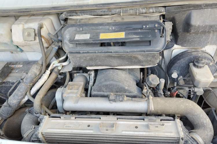 Used Iveco Daily 2014 2.5T-A35 NJ6484ACM47Z4 Engine Bay