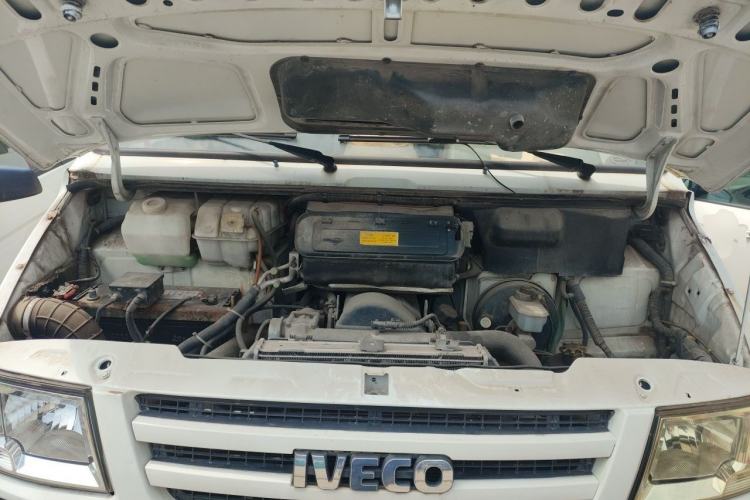 Used Iveco Daily 2014 2.5T-A35 NJ6484ACM47Z4 Engine Bay