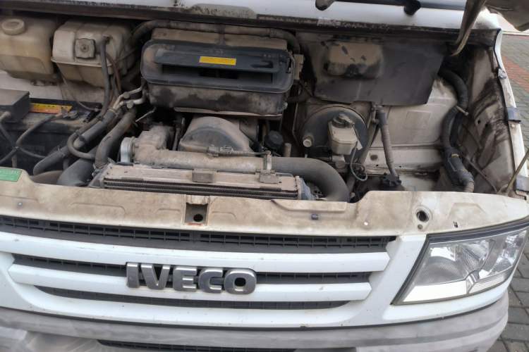 Used Iveco Daily 2014 2.5T-A35 NJ6484ACM47Z4 Engine Bay Left