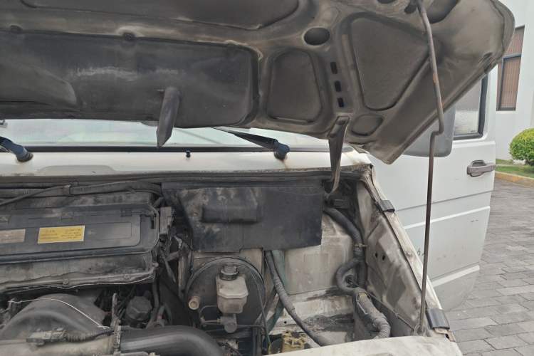 Used Iveco Daily 2014 2.5T-A35 NJ6484ACM47Z4 Engine Bay Left