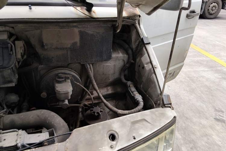 Used Iveco Daily 2014 2.5T-A35 NJ6484ACM47Z4 Engine Bay Left