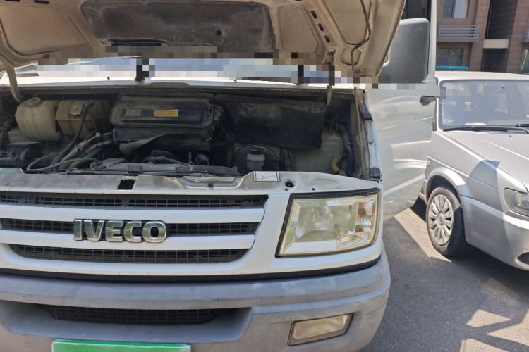 Used Iveco Daily 2014 2.5T-A35 NJ6484ACM47Z4 Engine Bay Left