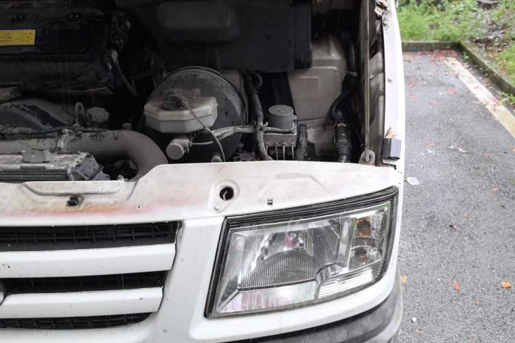 Used Iveco Daily 2014 2.8T-V35 NJ5044XXYQZA43S4 Engine Bay Left