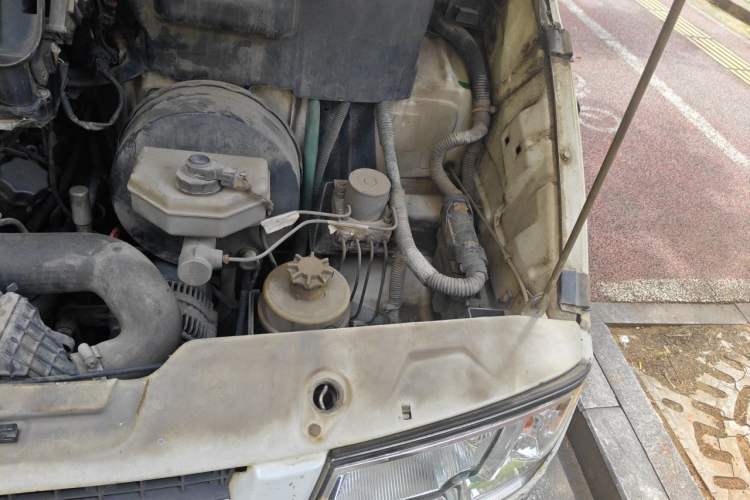 Used Iveco Daily 2014 2.8T-V35 NJ5044XXYQ3A43S4 Engine Bay Left