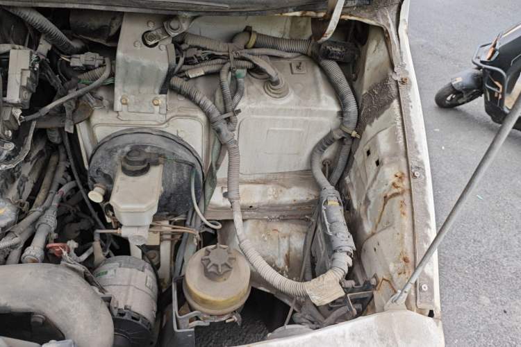 Used Iveco Daily 2014 2.5T-A35 NJ6484ACM47Z4 Engine Bay Left