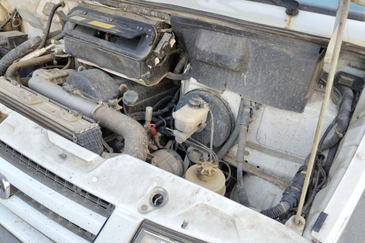 Used Iveco Daily 2014 2.5T-A35 NJ6484ACM47Z4 Engine Bay Left