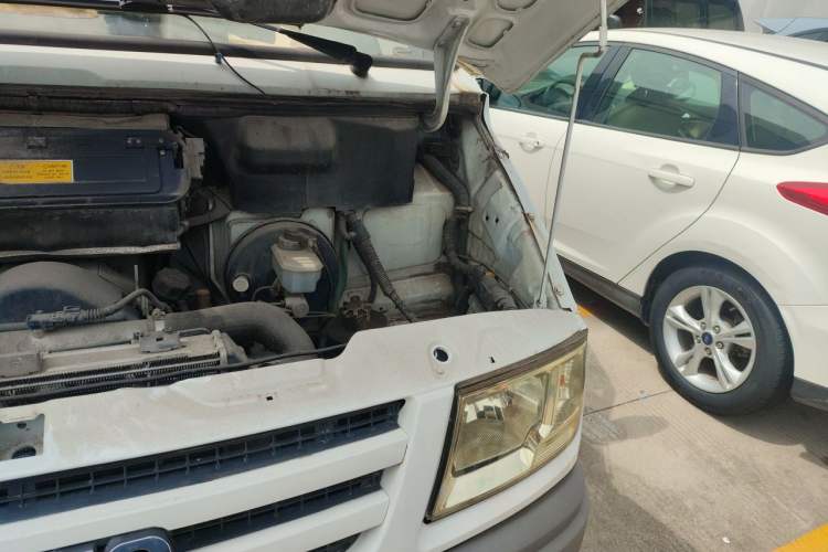 Used Iveco Daily 2014 2.5T-A35 NJ6484ACM47Z4 Engine Bay Left