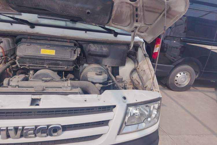 Used Iveco Daily 2014 2.8T-V40 NJ5044XXY3A43S4 Engine Bay Left