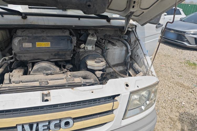 Used Iveco Daily 2014 2.5T-A35 NJ6485AC47Z4 Engine Bay Left