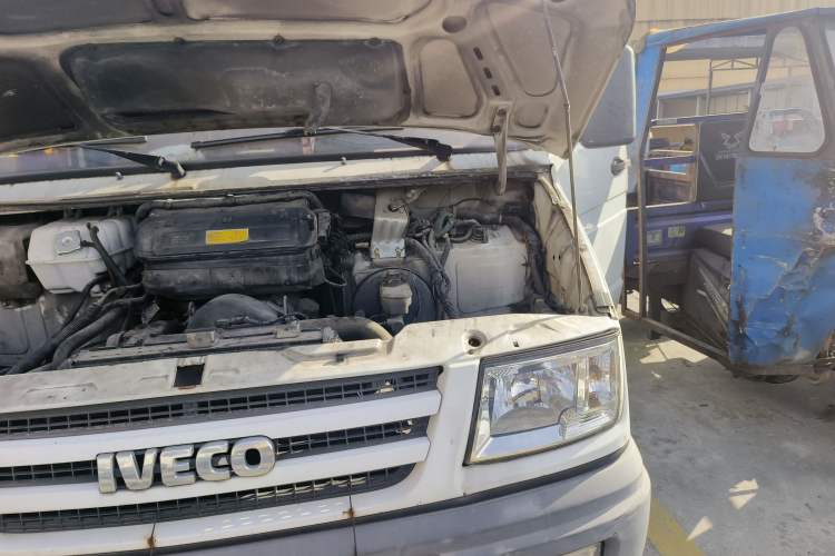 Used Iveco Daily 2014 2.5T-A35 NJ6484ACM47Z4 Engine Bay Left
