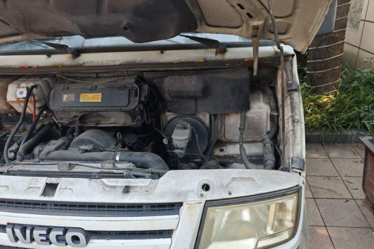 Used Iveco Daily 2014 2.5T-A35 NJ6484ACM47Z4 Engine Bay Left